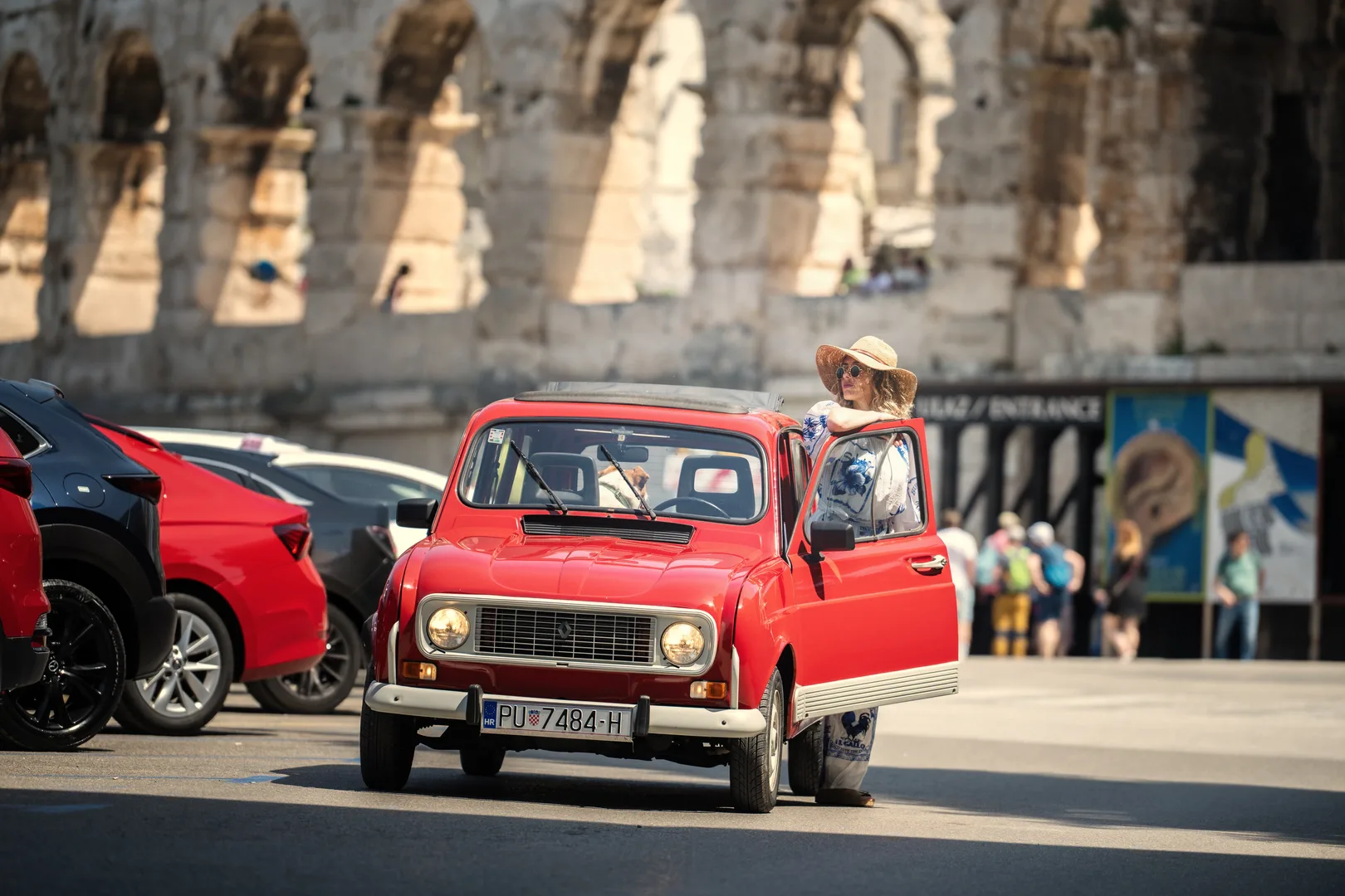 Pula: City tour in a Vintage 1990 Renault 4