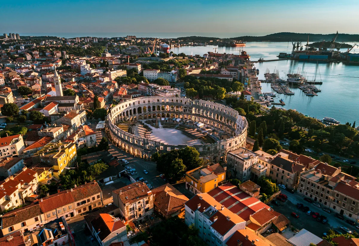 Pula: Private Walking Tour o –  Old Town & Coastal Heritage