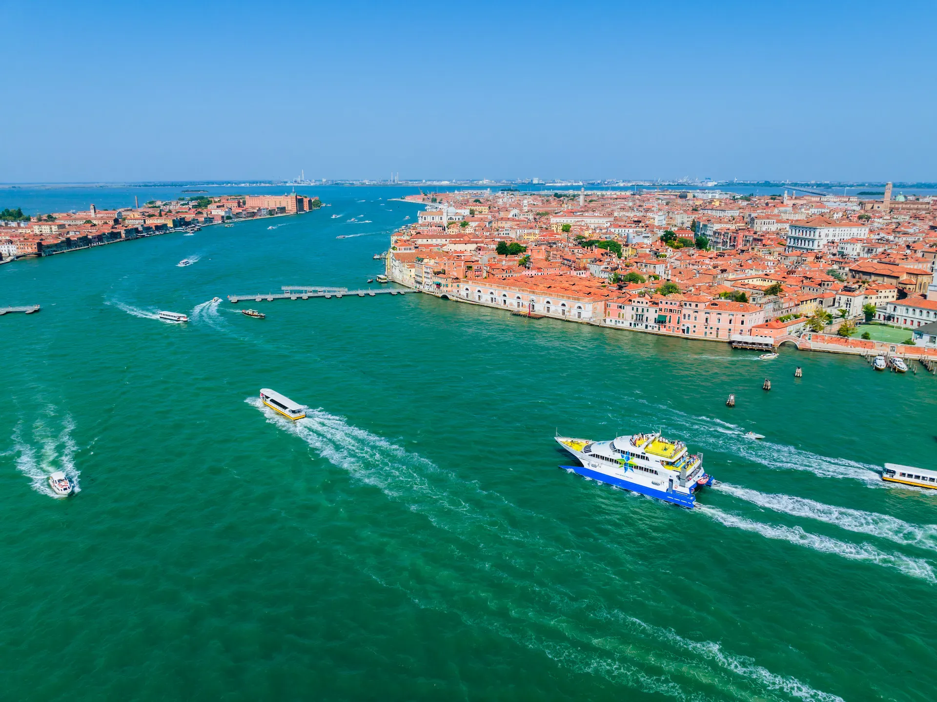 Pula: Full Day Transfer to Venice With Katamaran