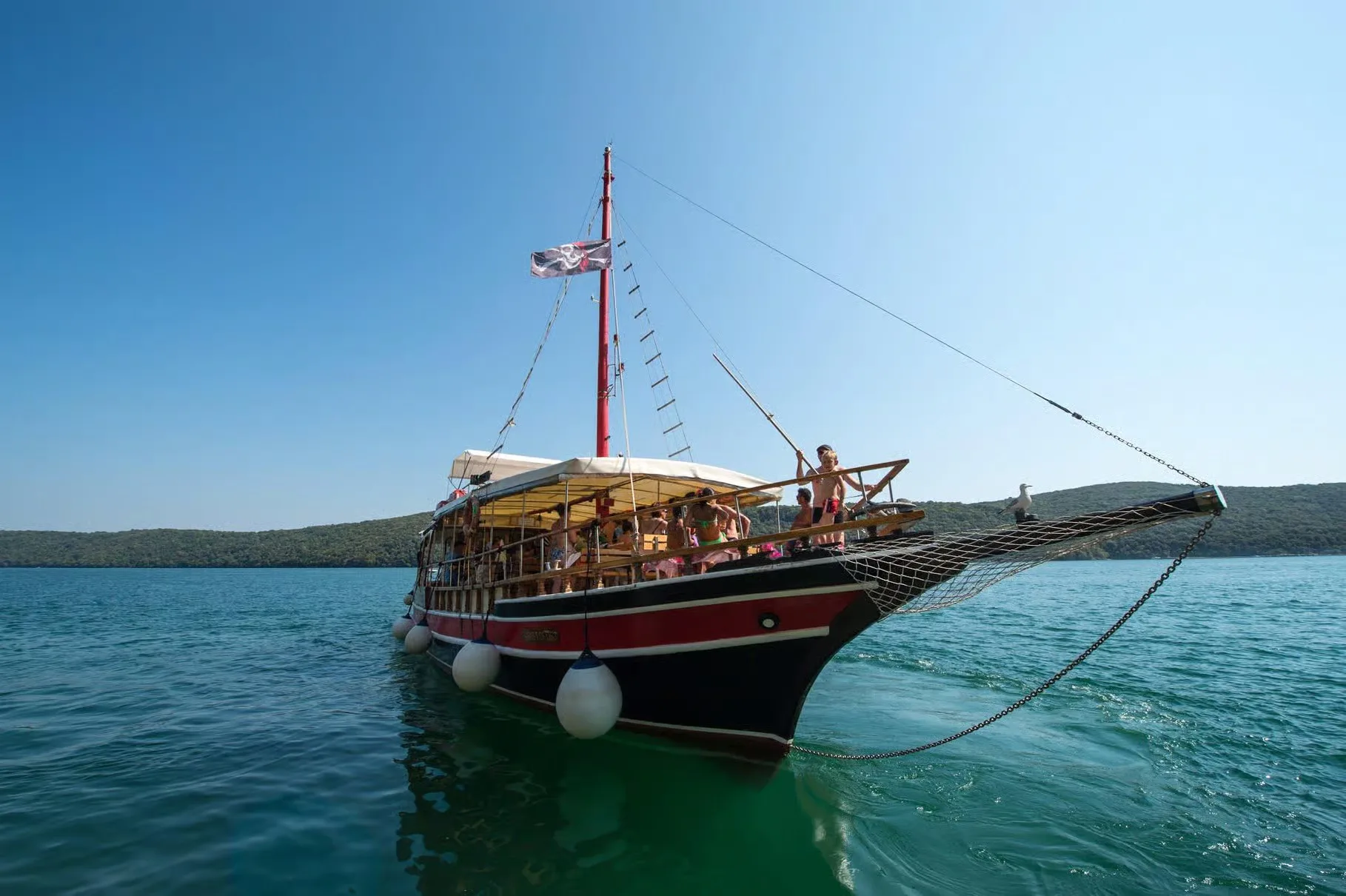 Poreč: Pirate Ship Dolphin Safari With Drinks